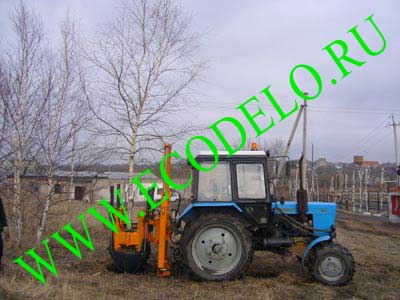 Агрегат для пересаживания деревьев на базе трактора МТЗ-82 (ямокопатель)